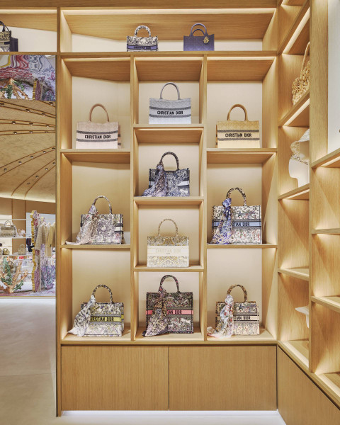 Rumah mode asal Prancis, Christian Dior, membuka gerai bertema Gold House di Bangkok, Thailand. Foto: Dior