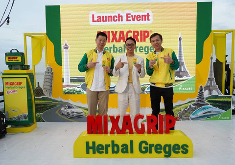 (kiri-kanan) Tunghadi Indra, Yogi Maringgi, Irwan Wijaya di Acara Peluncuran Mixagrip Herbal Greges. Foto: Mixagrip