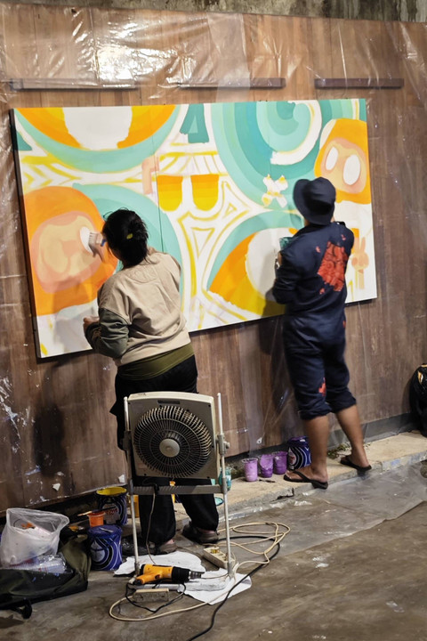 Komunitas Mural Ceria menggelar acara Exhibition Live Painting bertema aksi melawan korupsi lewat seni mural di Kopi Parang Solo. Foto: Dok. Istimewa