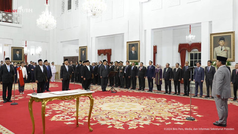 Presiden Prabowo Subianto melantik Pimpinan KPK dan Dewan Pengawas KPK di Instana Negara, Jakarta, Senin (16/12/2024). Foto: YouTube/ Sekretariat Presiden
