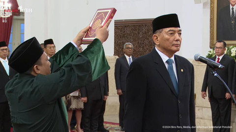 Presiden Prabowo Subianto melantik Sjafrie Sjamsoeddin menjadi Ketua Dewan Harian Ketahanan Nasional (Wantannas) di Istana Negara, Jakarta, Senin (16/12/2024). Foto: YouTube/ Sekretariat Presiden