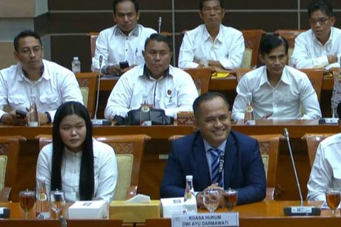 Rapat dengar pendapat (RDP) Komisi III DPR RI dengan Kapolda Kalimantan Tengah, Kapolres Jakarta Timur dan Ayu Darmawati di Kompleks Senayan, Jakarta, Selasa (17/12/2024). Foto: Youtube/ TVR Parlemen