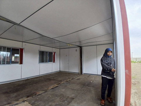 Unsika Karawang beli 40 kontainer untuk membuat kekurangan ruang kelas. Foto: kumparan