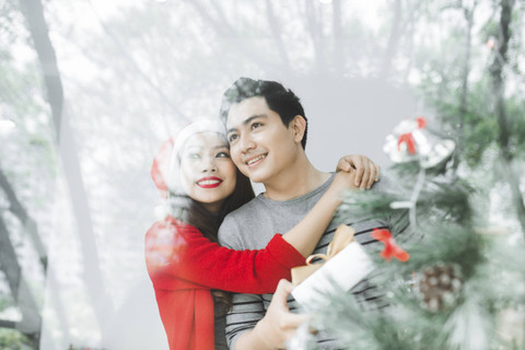 Ilustrasi Merayakan Natal Bersama pasangan. Foto: Makistock/Shutterstock