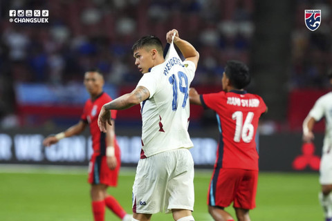 Singapura melawan Thailand saat Piala AFF 2024. Foto: Instagram/ @changsuek