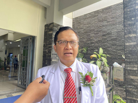 Dekan Fakultas Kedokteran Gigi (FKG) Universitas Gadjah Mada (UGM) sekaligus Guru Besar Ilmu Periodonsia, Suryono. Foto: Resti Damayanti/Pandangan Jogja