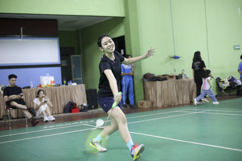 Awak kumparan saat bertanding badminton di Pemred Cup 2024. Foto: Syawal Febrian Darisman/kumparan