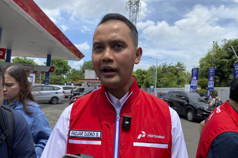 VP Corporate Communication PT Pertamina Persero, Fadjar Djoko Santoso di SPBU Pondok Ungu, Bekasi pada Kamis (19/12/2024). Foto: Abid Raihan/kumparan