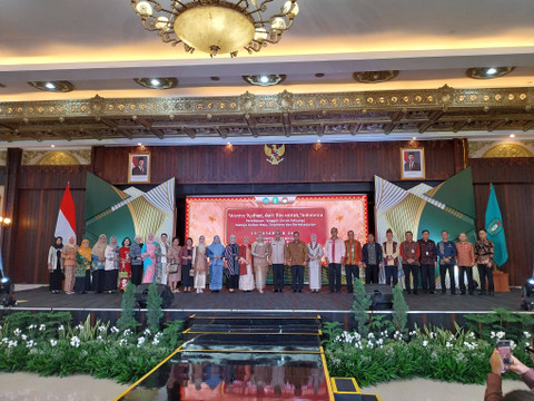 Penyelenggaraan acara 'Wastra Kalbar, dari Ibu untuk Indonesia' di Pendopo Gubernur Kalbar pada Kamis, 19 Desember 2024. Foto: Alycia Tracy Nabila/Hi!Pontianak