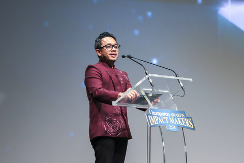 CEO kumparan Hugo Diba memberikan sambutan pada acara kumparan Awards Impact Makers 2024 di The Ballroom, Djakarta Theater, Jakarta, Kamis (19/12/2024). Foto: Jamal Ramadhan/kumparan