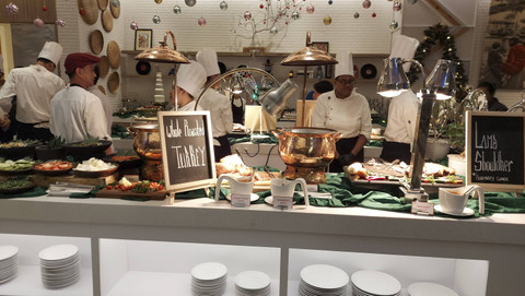 Menu makanan spesial Natal di Hotel Harris Kelapa Gading. Foto: Gitario Vista Inasis/kumparan