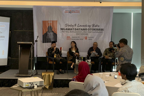 Suasana dialog dan launching buku dari Sindikasi Pemilu Demokrasi "Selamat Datang Otokrasi: Pemilu, Kekuasaan, dan Kemunduran Demokrasi" di Novotel Jakarta, Jumat (20/12/2024). Foto: Luthfi Humam/kumparan