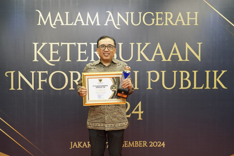 VP Corporate Communication Telkom Andri Herawan Sasoko pada acara Malam Anugerah Keterbukaan Informasi Publik Tahun 2024 yang digelar oleh Komisi Informasi Pusat (KIP) di Ballroom Hotel Movenpick, Jakarta Pusat, Selasa (17/12). Foto: Dok. Telkom