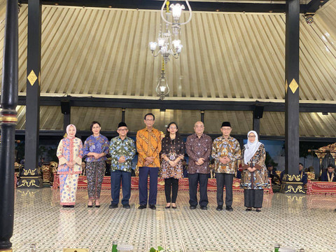 Foto bersama dalam acara orasi ilmiah Haedar Nashir di Keraton Yogyakarta, Kamis (19/12). Foto: Resti Damayanti/Pandangan Jogja