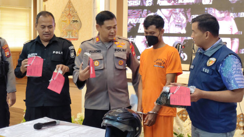 Polresta Sleman menangkap Ipnu alias Kenot (22) jambret spesialis tas perempuan, Jumat (20/12). Foto: Arfiansyah Panji/kumparan