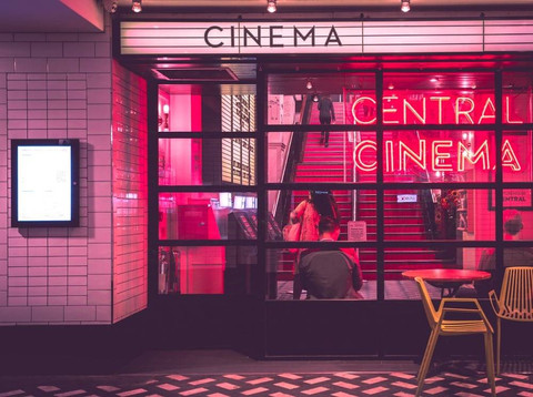 Ilustrasi Daftar Film yang Akan Tayang di 2025  Sumber Unsplash/Myke Simon