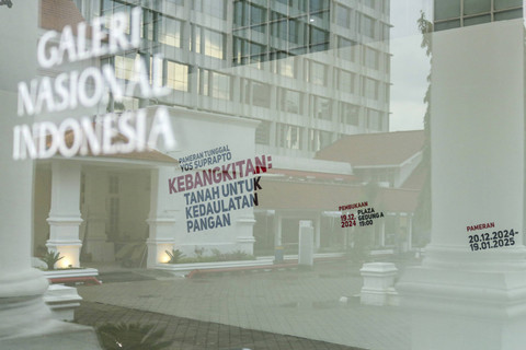 Suasana sepi terlihat di lokasi pameran tunggal seni rupa karya seniman Yos Suprapto di Galeri Nasional, Jakarta, Jumat (20/12/2024). Foto: Idlan Dziqri Mahmudi/ANTARA FOTO