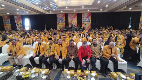 Menag Nazaruddin Umar bersama pasangan Cagub-cawagub Jakarta Pramono Anung dan Rano Karno, serta Sekjen PDIP Hasto Kristiyanto saat HUT ke-18 Partai Hanura di Hotel Mercure Ancol, Jakut, Sabtu (21/12/2024). Foto: Thomas Bosco/kumparan