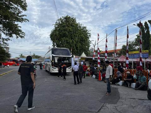 Suasana Terminal Kalideres Menjelang Natal dan Tahun Baru, Sabtu (21/12/2024). Foto: Rayyan Farhansyah/kumparan