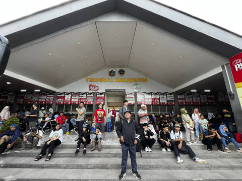 Suasana Terminal Kalideres Menjelang Natal dan Tahun Baru, Sabtu (21/12/2024). Foto: Rayyan Farhansyah/kumparan