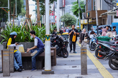 Suasana jalur pejalan kaki di Jalan Blora, Jakarta Pusat, Sabtu (20/12/2024). Foto: Jamal Ramadhan/kumparan