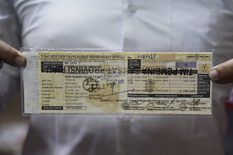 Ilustrasi Surat Tanda Nomor Kendaraan (STNK). Foto: SASTRAVILA/Shutterstock