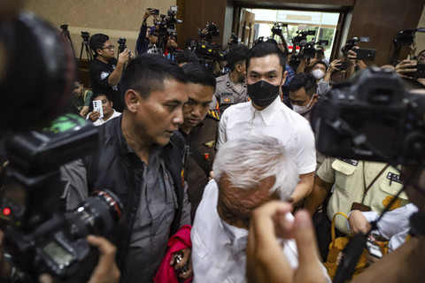 Terdakwa kasus dugaan korupsi Harvey Moeis menghadiri sidang pembacaan vonis di Pengadilan Tipikor, Jakarta, Senin (23/12/2024). Foto: Iqbal Firdaus/kumparan