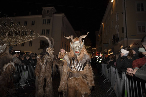 Tradisi Natal di Austria, Krampuslauf. Foto: HelgaQ/Shutterstock 