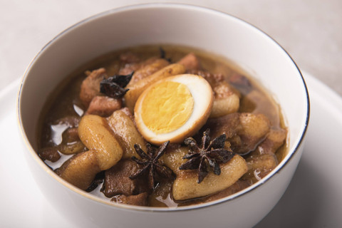 Ilustrasi hidangan babi kecap untuk makanan khas Natal. Foto: EftiYunita/Shutterstock