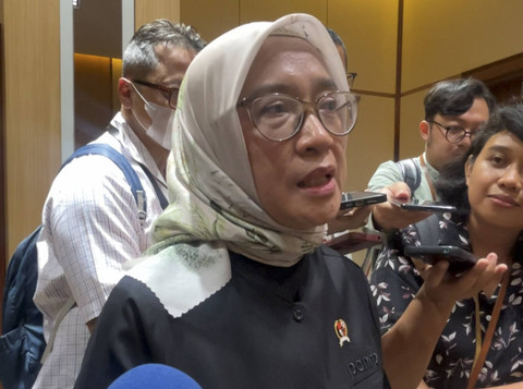 Menteri Pendayagunaan Aparatur Negara dan Reformasi Birokrasi (MenpanRB) Rini Widyantini saat ditemui di Kantor KemenPanRB, Jakarta, Selasa (24/12/2024). Foto: Widya Islamiati/kumparan