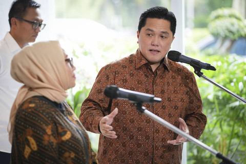 Menteri BUMN Erick Thohir mengadakan pertemuan dengan Menteri Pemberdayaan Perempuan dan Perlindungan Anak (PPPA) Arifatul Choiri Fauzi di Kantor Kementerian BUMN, Jakarta, Selasa (24/12/2024). Foto: Dok. Kementerian BUMN