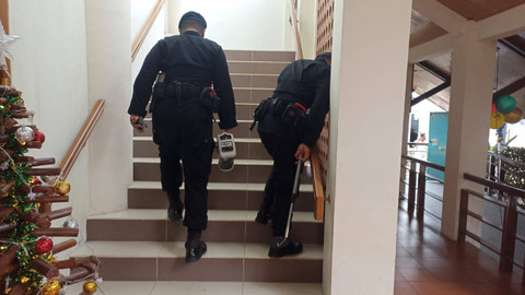 Strerilisasi gereja di Bantul jelang perayaan Natal 2024. Foto: Dok. Polres Bantul