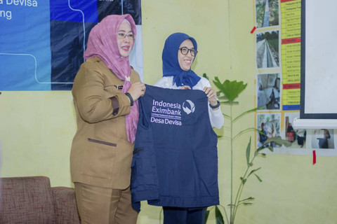 LPEI meresmikan Desa Devisa Gula Aren yang meliputi 14 desa dengan 252 petani gula aren di Kecamatan Munjul, Kabupaten Pandeglang, Banten.  Foto: Dok. LPEI