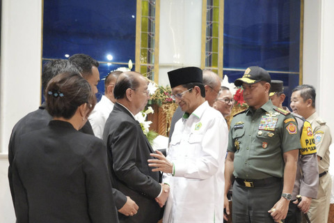 Menteri Agama, Nasaruddin Umar, saat melakukan peninjauan ke sejumlah gereja dalam rangka Natal. Foto: Dok. Kemenag