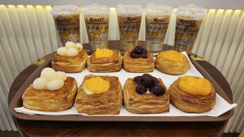 Ragam menu baru pastry dan kopi serta suasana gerai Roti'O di Cilandak, Jakarta Selatan. Foto: Azalia Amadea/kumparan