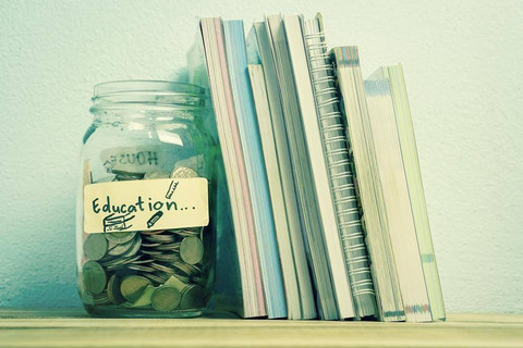Ilustrasi perlunya perlindungan tabungan pendidikan anak. Foto: Shutterstock