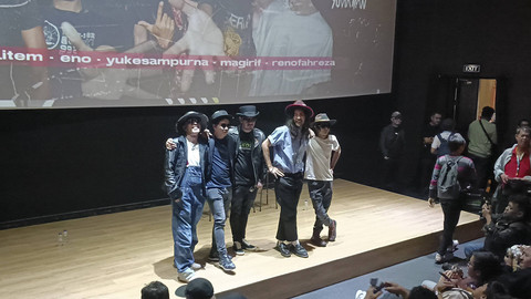Konferensi Pers Loh Kok Tum Band Keliling Indonesia, CGV FX Sudirman, Jakarta Pusat, Jumat (27/12/2024). Foto: Giovanni/kumparan