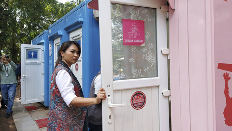 Wakil Menteri Pariwisata (Wamenpar) Ni Luh Puspa tiba saat melakukan peninjauan di Taman Margasatwa Ragunan, Jakarta, Jumat (27/12/2024).   Foto: Gitario Vista Inasis/kumparan