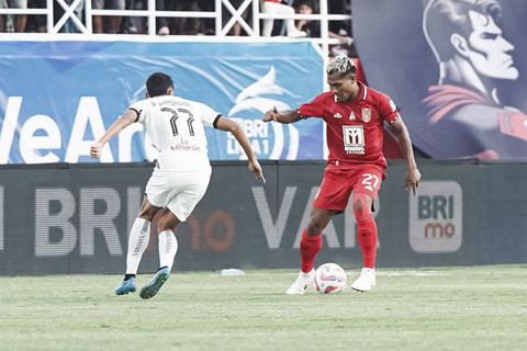 Maluku United melawan Persija Jakarta pada pertandingan BRI Liga 1. Foto: Instagram/ @Malut United FC