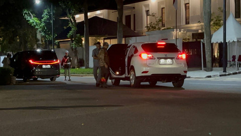 Presiden PKS, Ahmad Syaikhu meninggalkan rumah Presiden Prabowo Subianto di Kertanegara 4, Jakarta pada Sabtu (28/12). Foto: Abid Raihan/kumparan