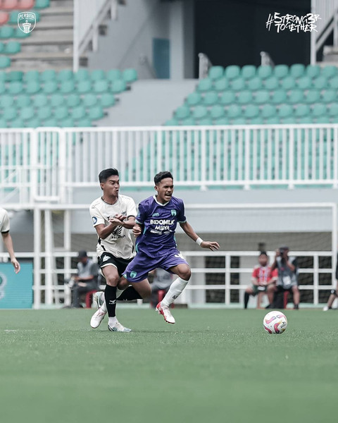 Persita Tangerang vs PSM Makassar dalam laga pekan ke-17 Liga 1 2024/25 di Stadion Pakansari, Bogor, pada Minggu (29/12). Foto: Instagram @persita.official