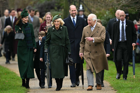 Pangeran Louis menghadiri kebaktian Natal tradisional Keluarga Kerajaan di Gereja St Mary Magdalene di Sandringham, Norfolk, Inggris timur, Rabu (25/12/2024). Foto: Oli Scarff/AFP