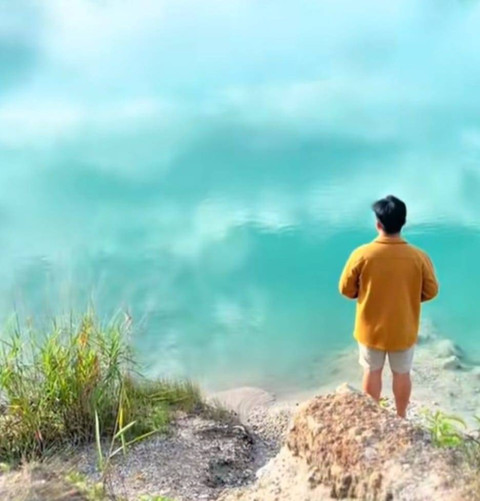 Danau Biru di Selakau, Sambas, Kalbar. Foto: Dok. TikTok @trifakhriadi7