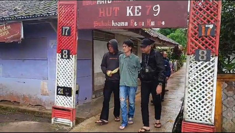 Yusuf Hidayat (tengah) pelaku pembunuhan neneknya. Dok: Polres Cianjur