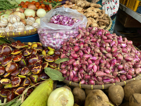 Bawang Putih dan Bawang Merah di Pasar Citayam, Kabupaten Bogor, Selasa (31/12). Foto: Muhammad Fhandra/kumparan