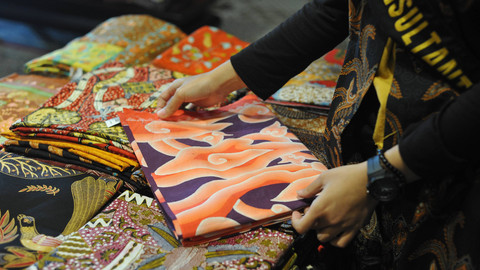 Batik Cirebon. Foto: fsyimage/Shutterstock