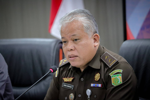 Kepala Pusat Penerangan Hukum (Kapuspenkum) Harli Siregar menyampaikan capaian kinerja Kejaksaan Agung Republik Indonesia (Kejagung RI) tahun 2024 pada konferensi di Puspenkum Kejagung RI, Jakarta, Selasa (31/12/2024). Foto: Jamal Ramadhan/kumparan