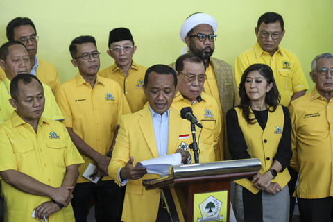 Ketua Umum Partai Golkar Bahlil Lahadalia memberikan keynote speech pada pembukaan Refleksi Akhir Tahun 2024 dan Outlook 2025 di DPP Partai Golkar, Jakarta, Selasa (31/12/2024). Foto: Iqbal Firdaus/kumparan
