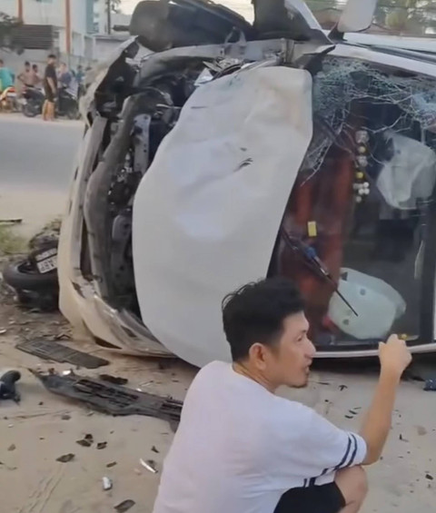 Kondisi mobil yang menabrak satu keluarga hingga tewas di Jalan Hangtuah, Kecamatan Tenayan Raya, Kota Pekanbaru, Riau, Rabu (1/1/2025). Foto: Dok. Polresta Pekanbaru