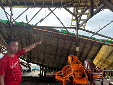 Pemilik kedai, yang ambruk jelang pergantian tahun 2025, Baimbun. | Foto: Sinta Yuliana/Lampung Geh